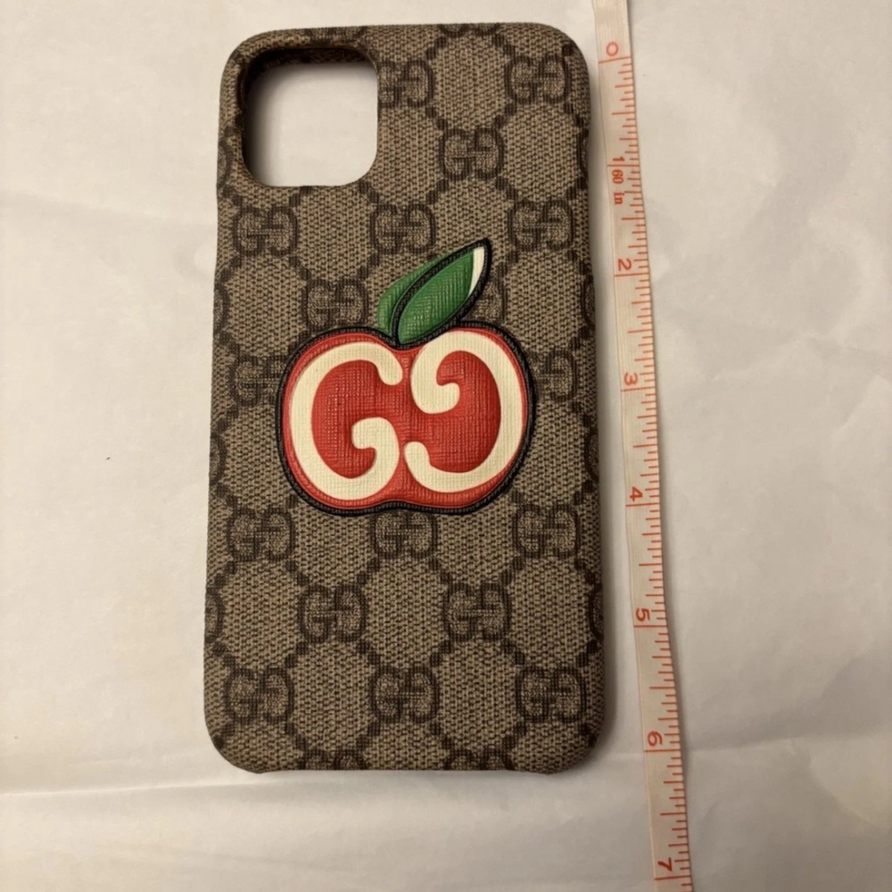 Authentic Gucci Beige GG with Apple design.  Designer iPhone Case iPhone 11 Pro - Picture 11 of 12